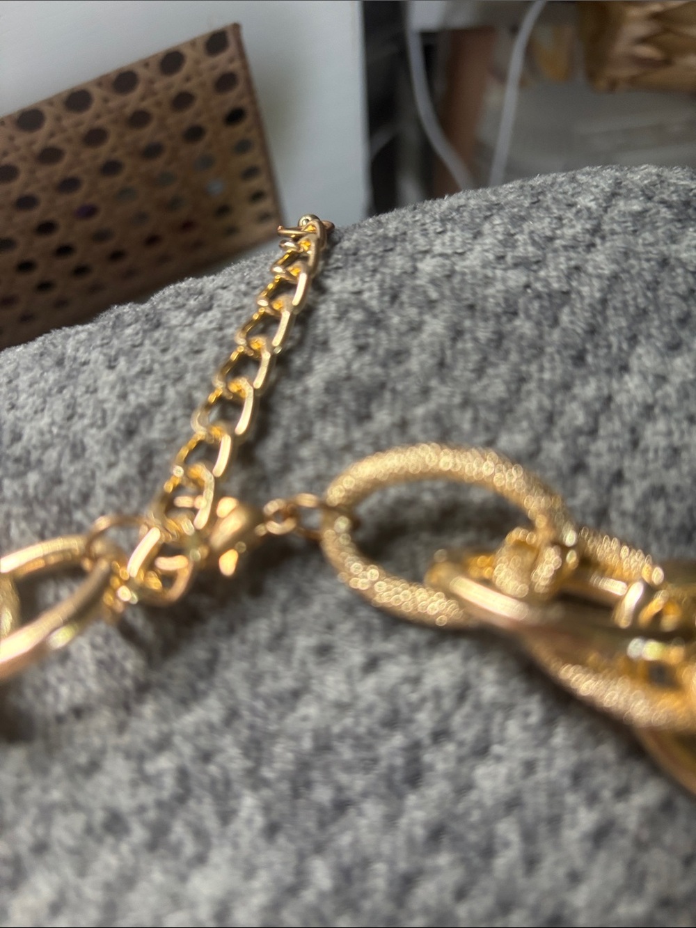 Gold Link Hoop Necklace - Women's Fashion Necklace, Vintage, like new